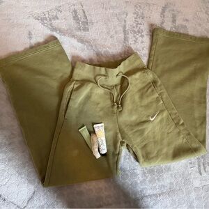 Green nike wide leg sweatpants